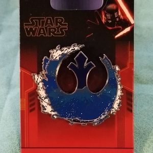 Disney parks Rise of Skywalker pin